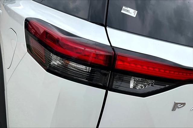 Photo of 2025 White Nissan Pathfinder