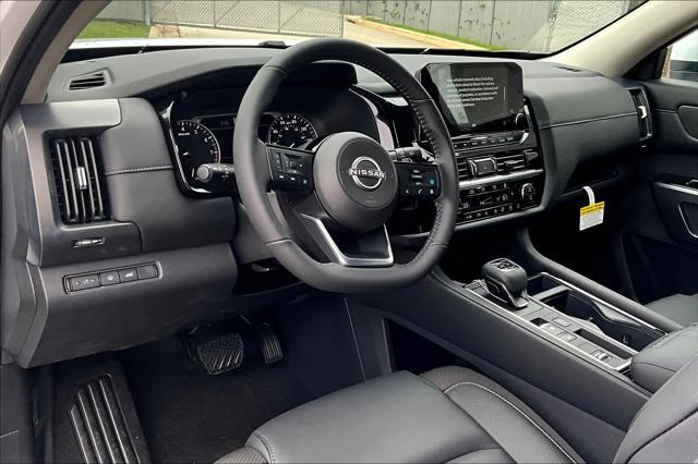 Photo of 2025 White Nissan Pathfinder