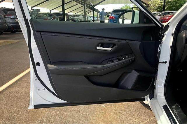 Photo of 2025 White Nissan Sentra