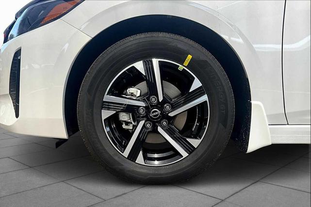Photo of 2025 White Nissan Sentra