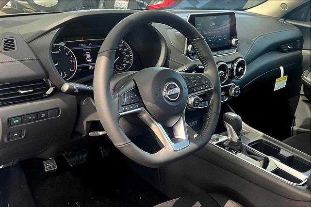 Photo of 2025 White Nissan Sentra