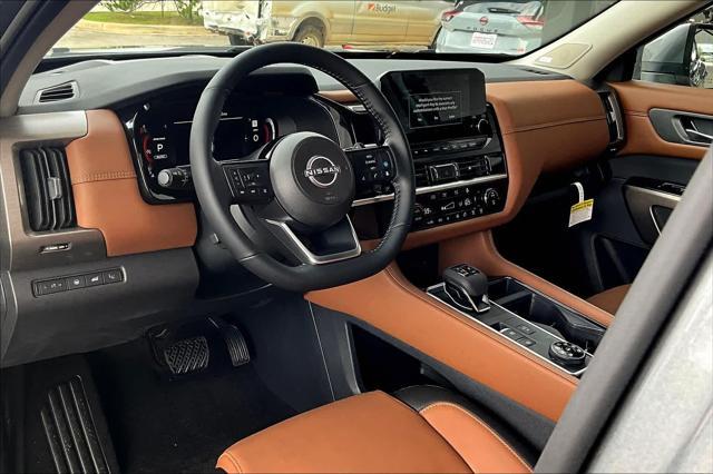 Photo of 2025 Gray Nissan Pathfinder
