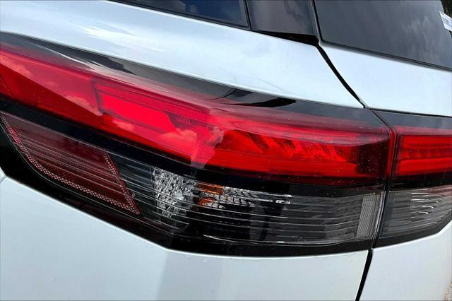 Photo of 2025 White Nissan Pathfinder