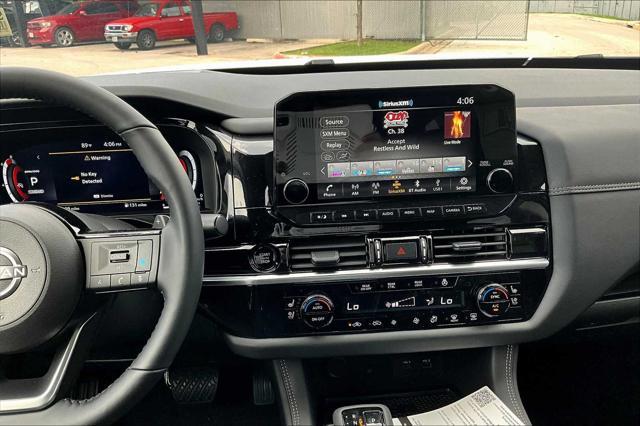 Photo of 2025 White Nissan Pathfinder