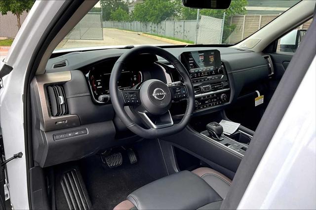Photo of 2025 White Nissan Pathfinder