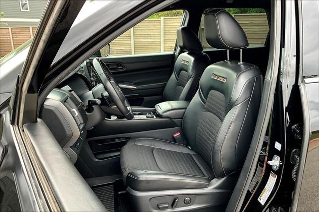 Photo of 2023 Super Black Nissan Pathfinder