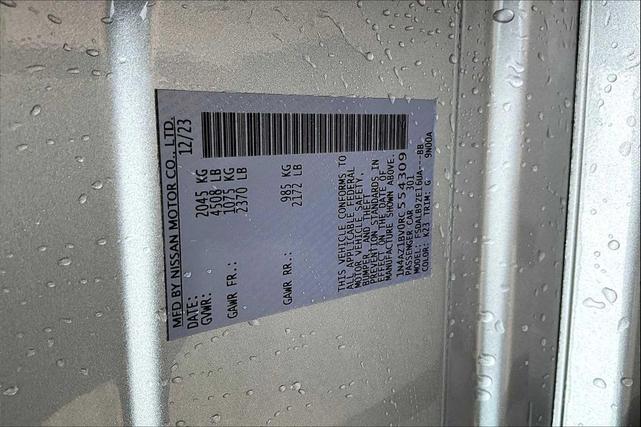 Photo of 2024 Brilliant Silver Metallic Nissan Leaf