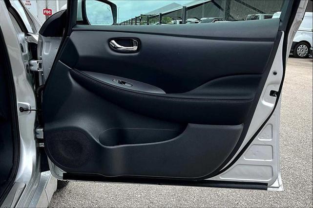 Photo of 2024 Brilliant Silver Metallic Nissan Leaf