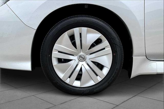 Photo of 2024 Brilliant Silver Metallic Nissan Leaf