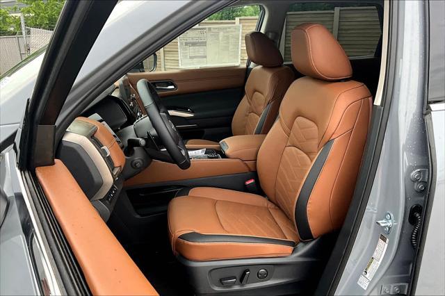 Photo of 2025 Gray Nissan Pathfinder