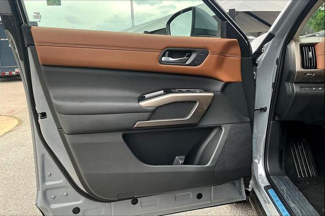 Photo of 2025 Gray Nissan Pathfinder