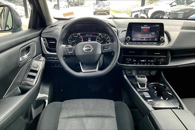 Photo of 2025 Gun Metallic Nissan Rogue