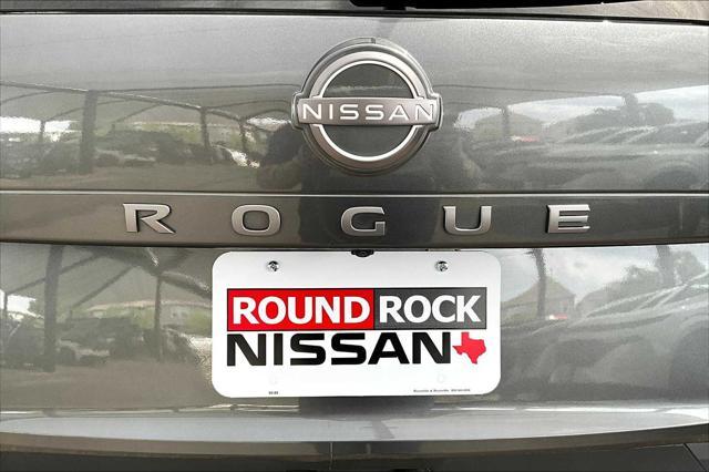 Photo of 2025 Gun Metallic Nissan Rogue