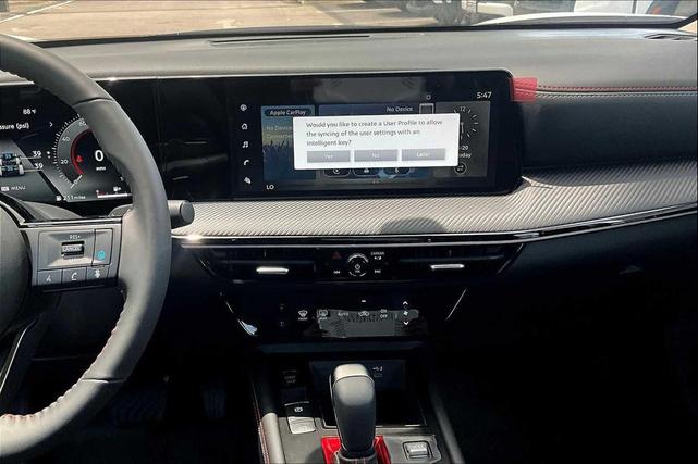 Photo of 2025 White Nissan Kicks