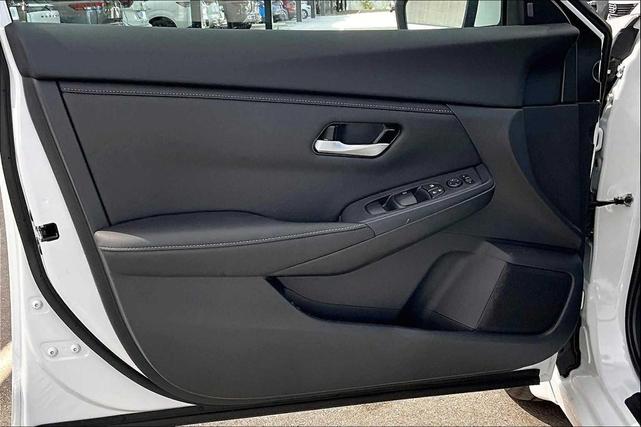 Photo of 2025 White Nissan Sentra