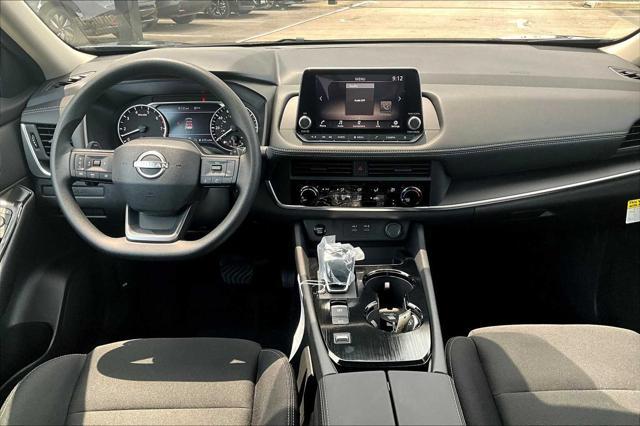 Photo of 2025 Gun Metallic Nissan Rogue