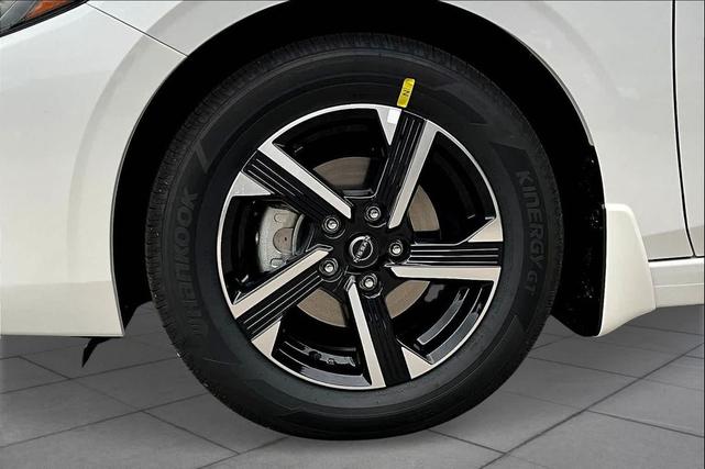 Photo of 2025 White Nissan Sentra