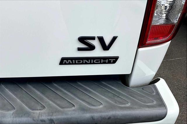 Photo of 2021 Glacier White Nissan Frontier