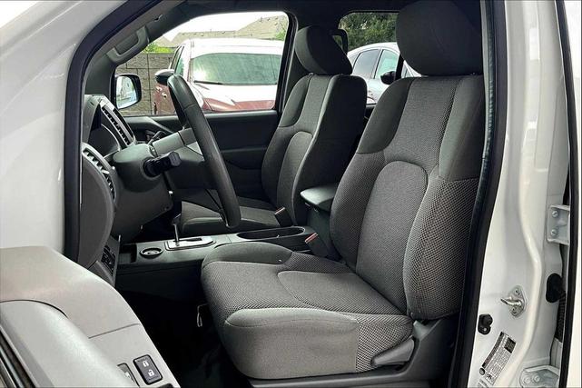 Photo of 2021 Glacier White Nissan Frontier