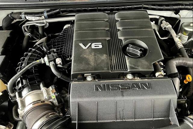 Photo of 2021 Glacier White Nissan Frontier