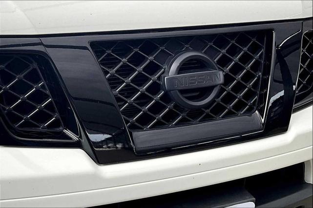 Photo of 2021 Glacier White Nissan Frontier