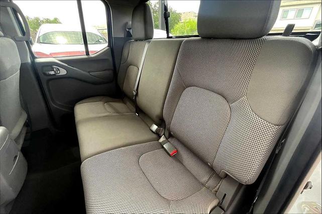 Photo of 2021 Glacier White Nissan Frontier