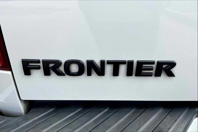 Photo of 2021 Glacier White Nissan Frontier