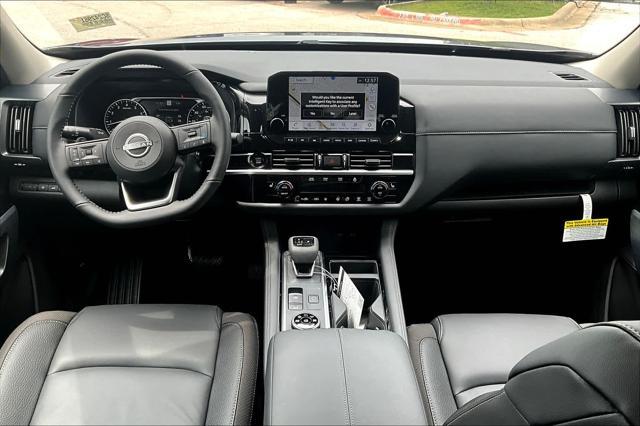 Photo of 2025 Gray Nissan Pathfinder