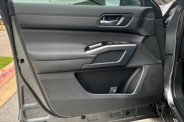 Photo of 2025 Gray Nissan Pathfinder