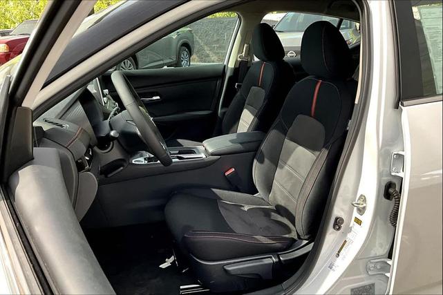 Photo of 2025 White Nissan Sentra