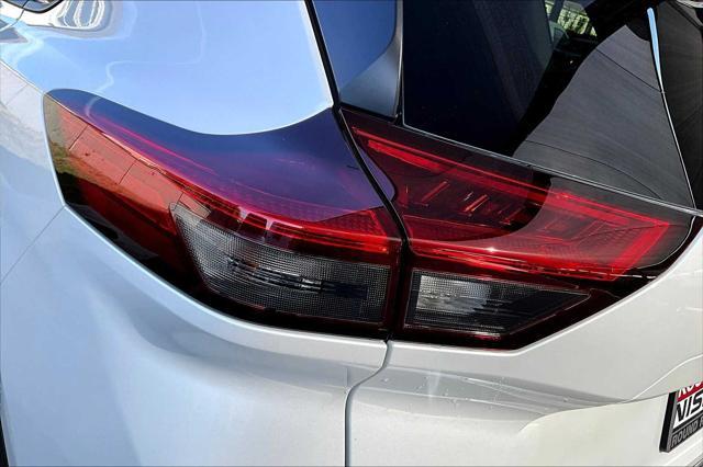 Photo of 2025 Everest White Pearl Nissan Rogue