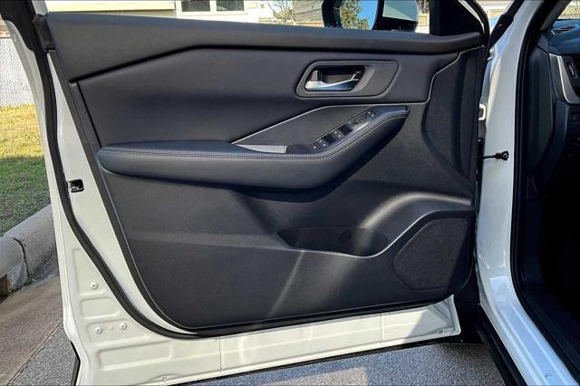 Photo of 2025 Everest White Pearl Nissan Rogue