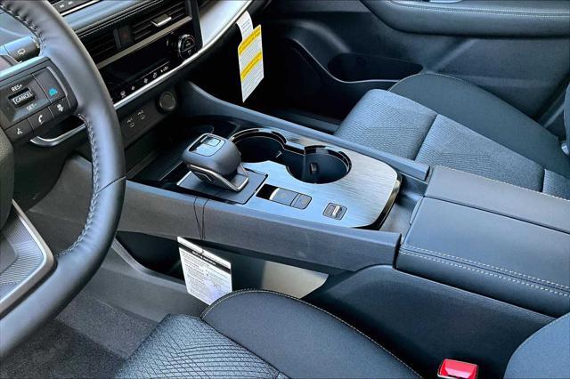Photo of 2025 Everest White Pearl Nissan Rogue