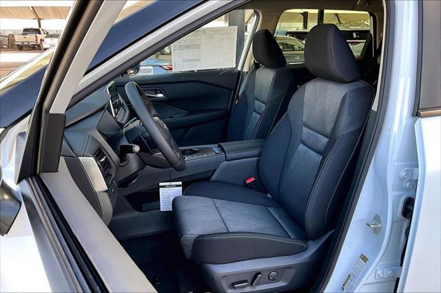 Photo of 2025 Everest White Pearl Nissan Rogue