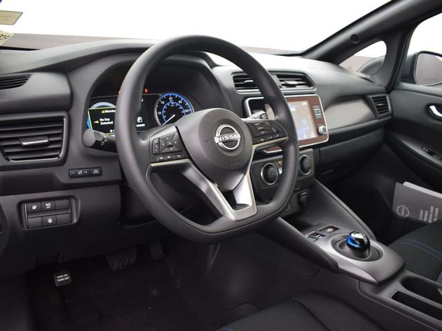 Photo of 2023 Gun Metallic Nissan Leaf
