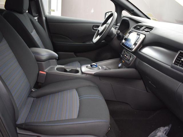 Photo of 2023 Gun Metallic Nissan Leaf