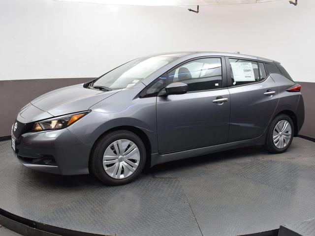 Photo of 2023 Gun Metallic Nissan Leaf