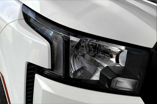 Photo of 2025 Glacier White Nissan Frontier