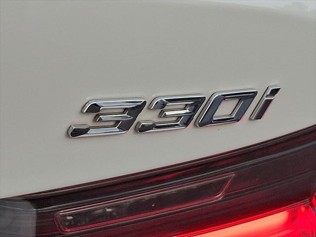 Photo of 2022 Alpine White BMW 330