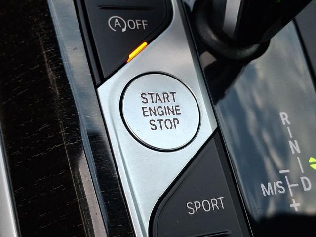 Photo of 2022 Alpine White BMW 330