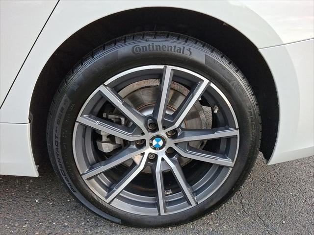 Photo of 2022 Alpine White BMW 330
