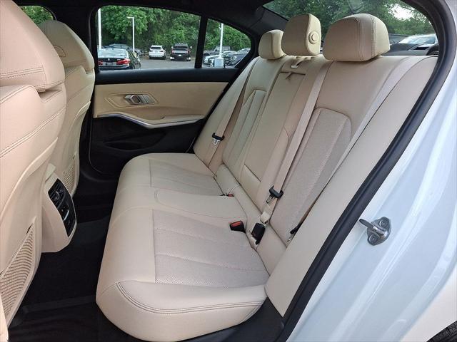 Photo of 2022 Alpine White BMW 330