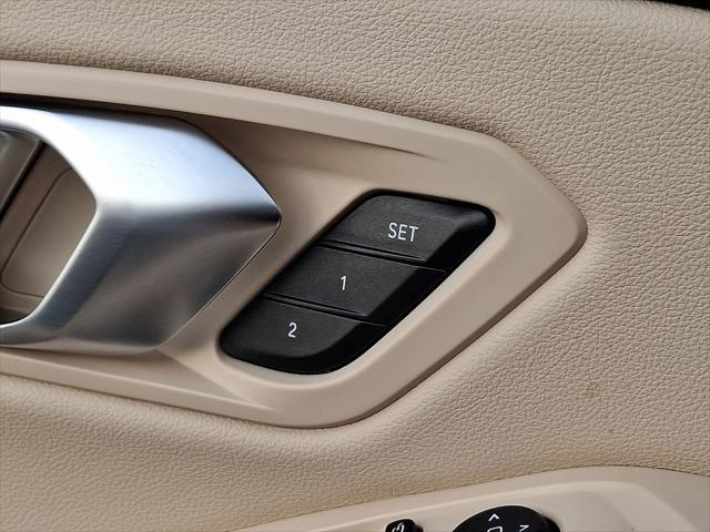 Photo of 2022 Alpine White BMW 330