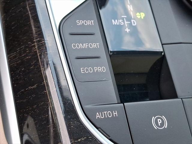 Photo of 2022 Alpine White BMW 330