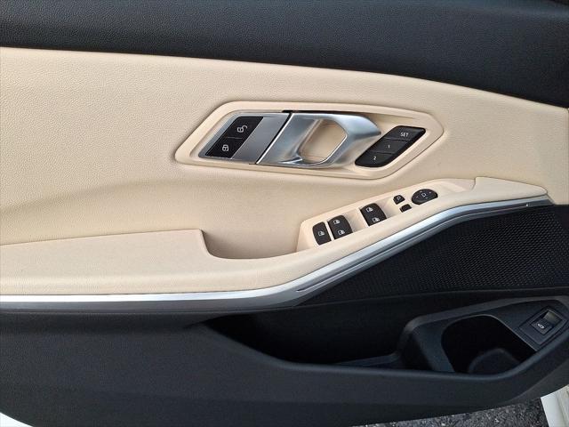 Photo of 2022 Alpine White BMW 330