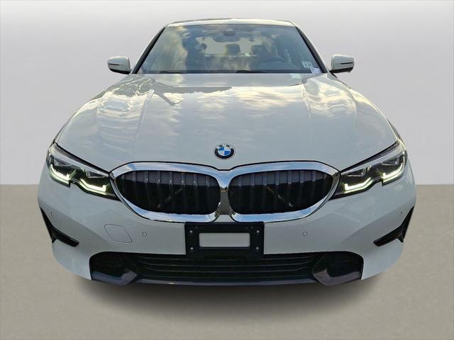 Photo of 2022 Alpine White BMW 330