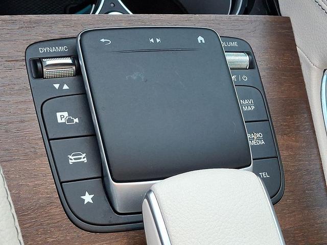 Photo of 2022 White Mercedes-Benz GLE 350