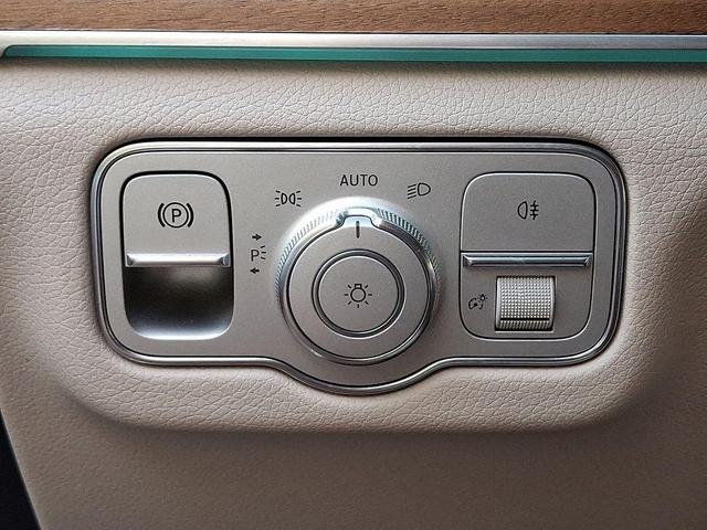 Photo of 2022 White Mercedes-Benz GLE 350