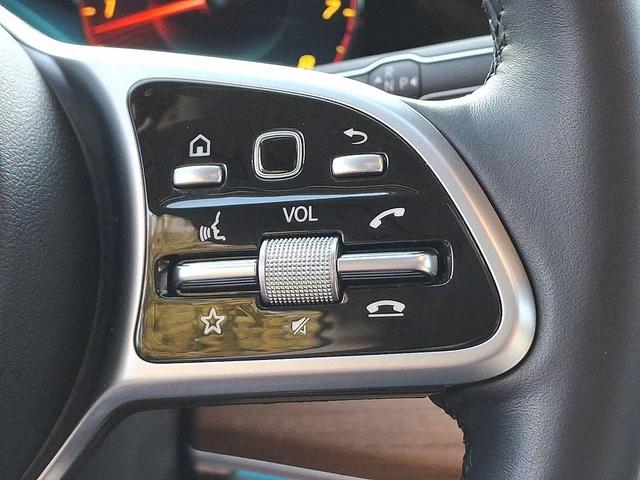 Photo of 2022 White Mercedes-Benz GLE 350