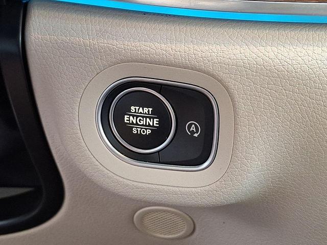 Photo of 2022 White Mercedes-Benz GLE 350